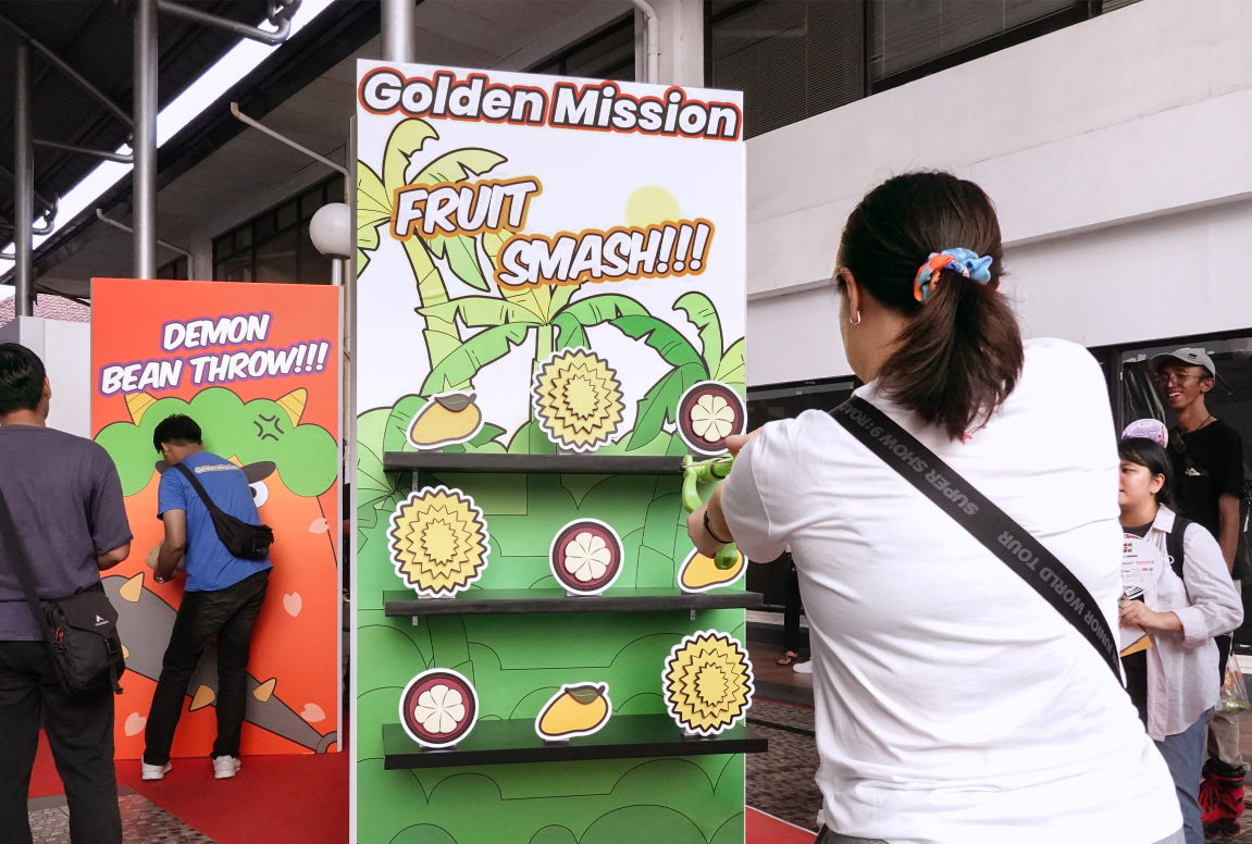 Someone playing Fruit Smash game